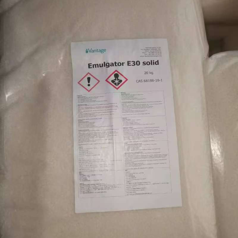 德國洛伊納E30